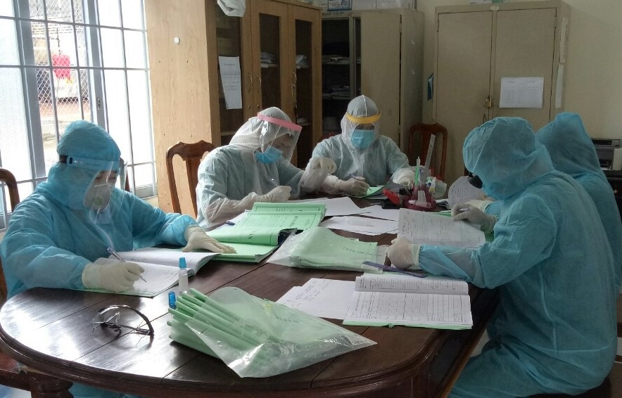 Các Bác sĩ làm việc tại khu cách ly của Bệnh viện Lao và bệnh phổi tỉnh giữa tháng 8-2020 (Hình minh họa)
