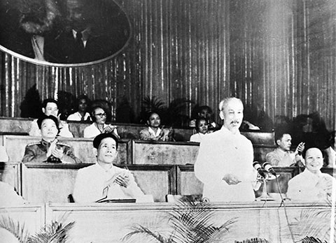 Đoàn Chủ tịch Đại hội đại biểu toàn quốc lần thứ III Đảng Lao động Việt Nam, ngày 5-9-1960. Ảnh tư liệu