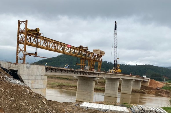 Các đơn vị thi công xây dựng cầu Cư Păm.