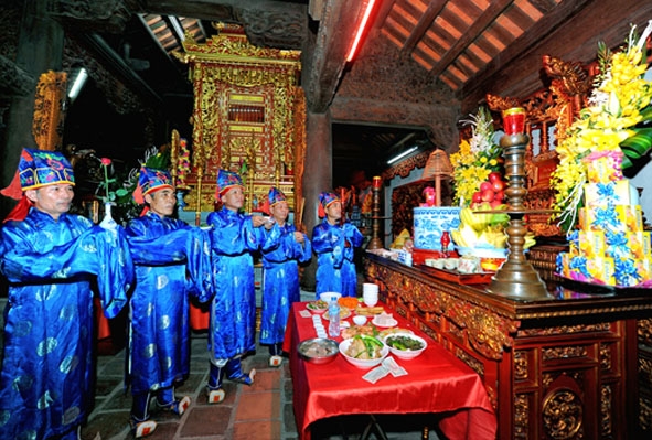 Lễ dâng hương tại đền thờ Nguyễn Trãi . Ảnh: Báo Hải Dương