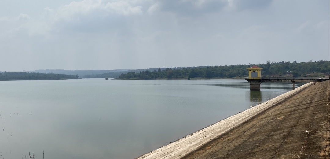Hồ chứa nước buôn Joong (xã Ea Kpam) đáp ứng phần lớn nhu cầu tưới cho cây trồng. Ảnh