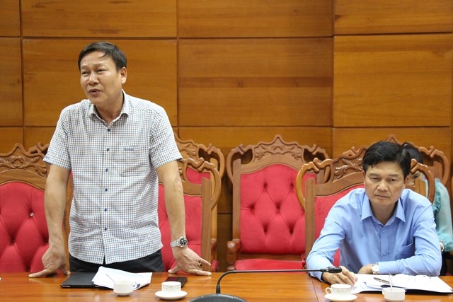 Giám đốc Sở Lao động, Thương binh và Xã hội tỉnh Trần Phú Hùng trình bày ý kiến về phương án giảm hộ nghèo, cận nghèo trên địa bàn tỉnh trong thời gian tới