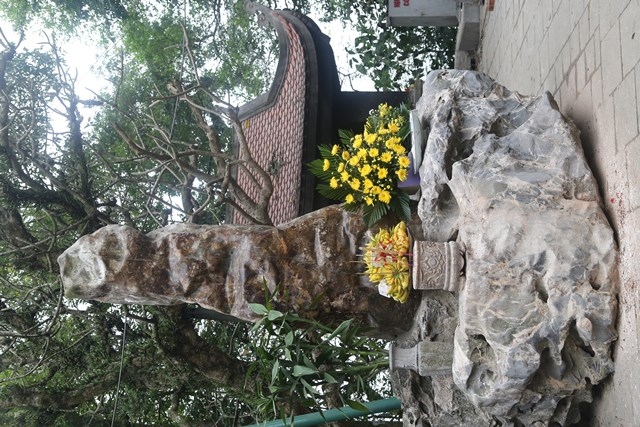 Cột đá thề trên đỉnh Nghĩa Lĩnh.
