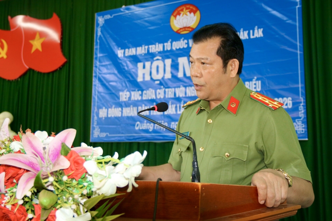 Ứng cử viên Lê vinh Quy trình bày chương trình hành động của mình trước cử tri