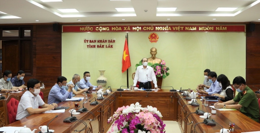 Chủ tịch UBND tỉnh, Trưởng Ban Chỉ đạo phòng chống COVID-19 của tỉnh Phạm Ngọc Nghị phát biểu chỉ đạo tại cuộc họp