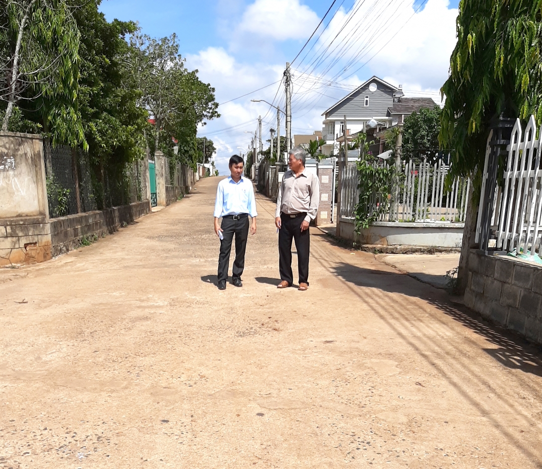 Tuyến đường ở tổ dân phố 1, phường Thống Nhất được người dân đóng góp kinh phí lắp đặt hệ thống điện chiếu sáng