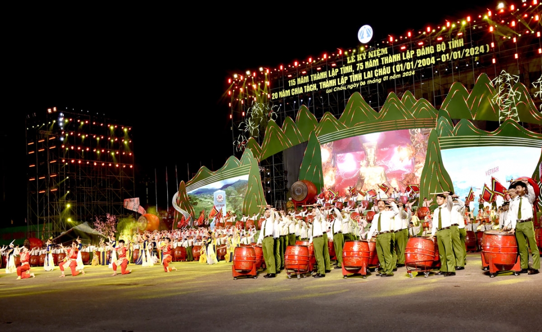  Màn biểu diễn trống hội.