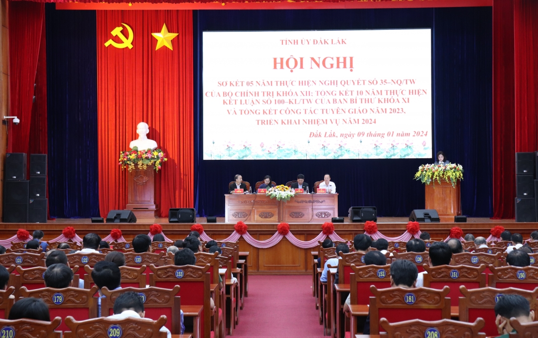 Quang cảnh hội nghị.