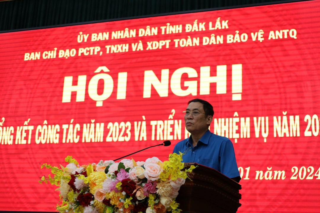 Phó Chủ tịch UBND tỉnh Võ Văn Cảnh phát biểu tại hội nghị.