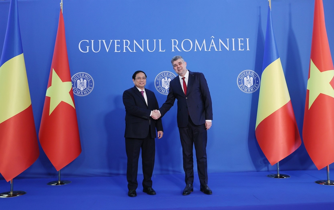 Thủ tướng Ion-Marcel Ciolacu và Thủ tướng Phạm Minh Chính trước khi tiến hành hội đàm - Ảnh: VGP