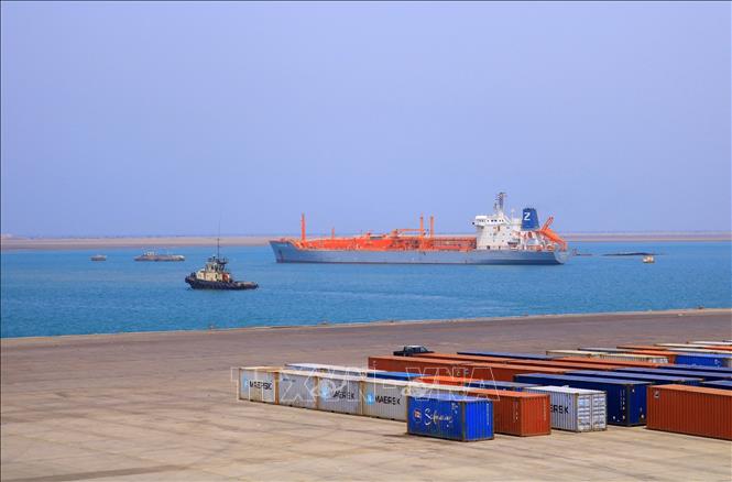 Tàu thuyền neo tại cảng ở thành phố Hodeida (Yemen), bên bờ Biển Đỏ. Ảnh tư liệu: AFP/TTXVN