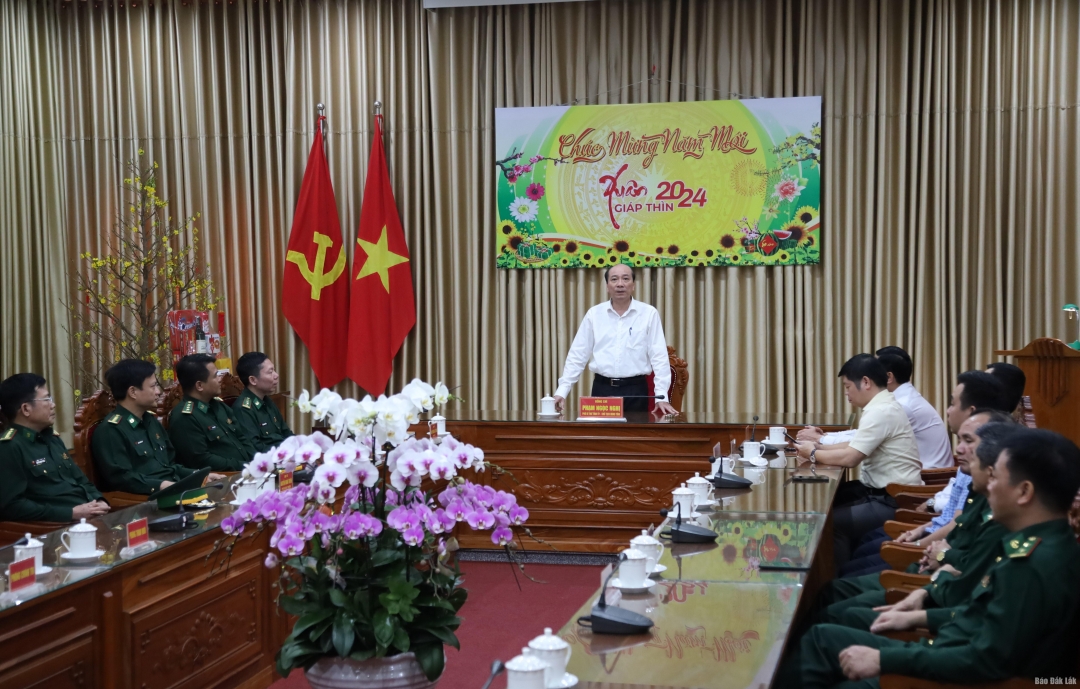 Phó Bí thư tỉnh ủy, Chủ tịch UBND tỉnh Phạm Ngọc Nghị phát biểu chúc Tết tại Bộ Chỉ huy Bộ đội Biên phòng tỉnh.