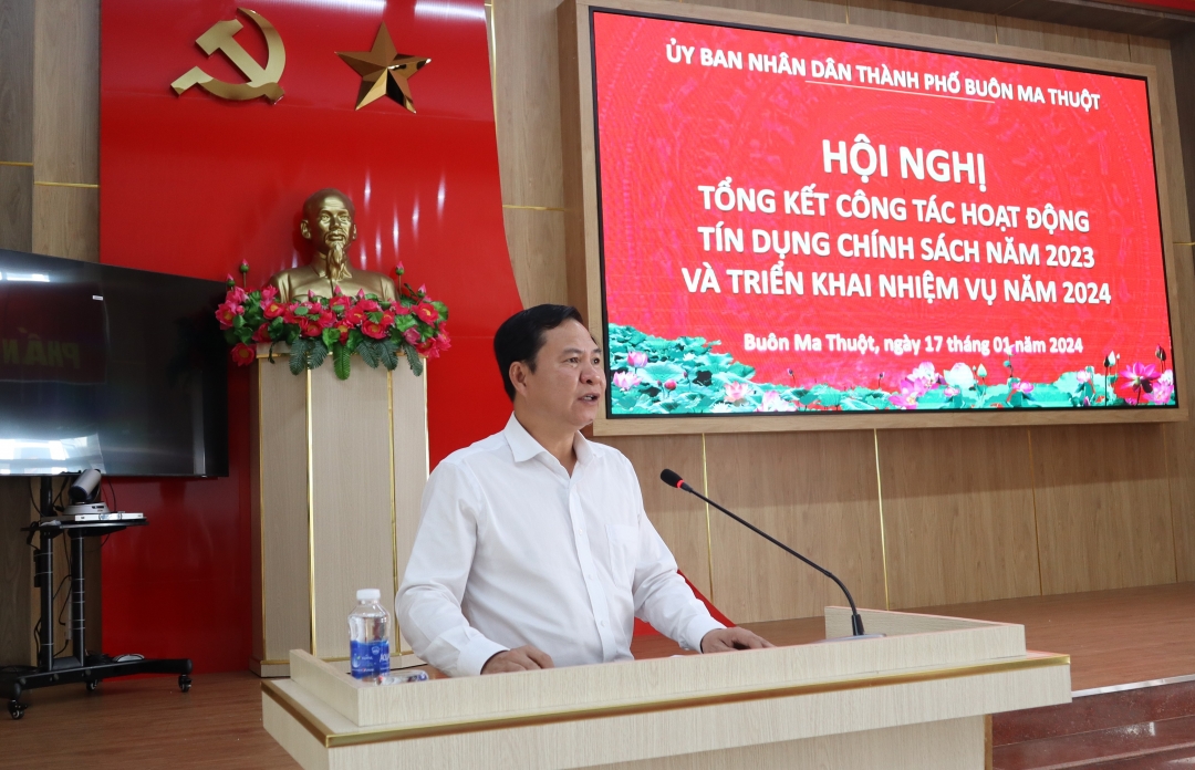 Phó Chủ tịch Thường trực UBND TP. Buôn Ma Thuột Phạm Tiến Hưng phát biểu tại hội nghị.