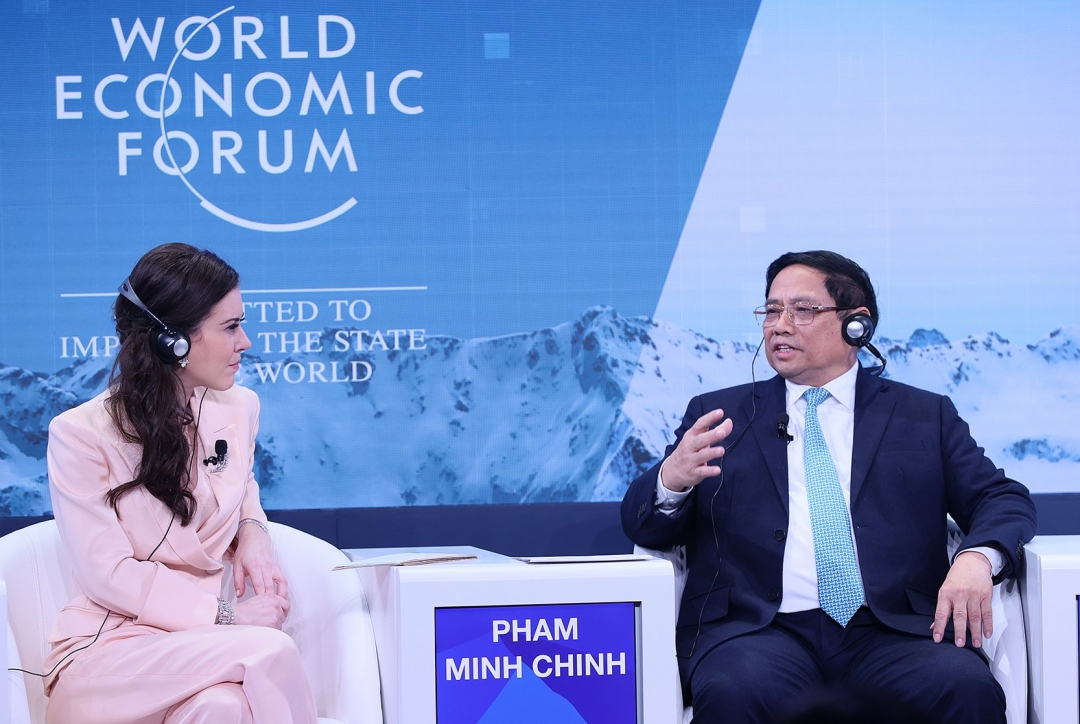 Thủ tướng Phạm Minh Chính tham dự và phát biểu với tư cách diễn giả chính tại phiên thảo luận Bài học từ ASEAN trong khuôn khổ Hội nghị WEF Davos năm 2024 - Ảnh: VGP