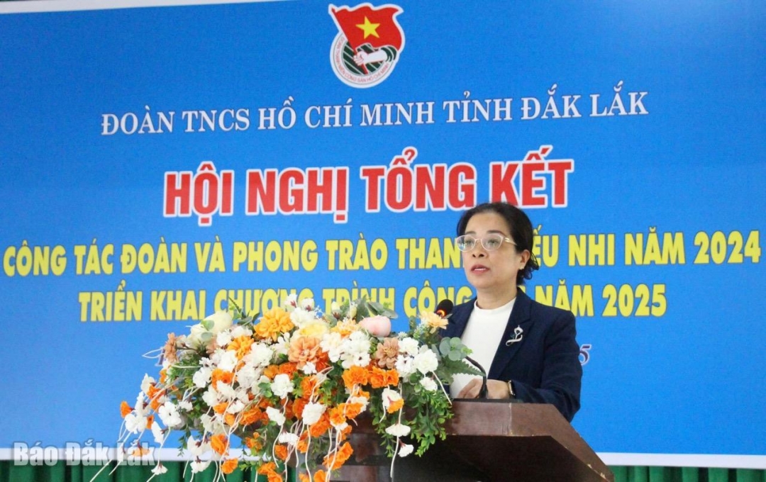 Phó Bí thư Thường trực Tỉnh ủy, Chủ tịch HĐND tỉnh Huỳnh Thị Chiến Hòa phát biểu tại hội nghị.