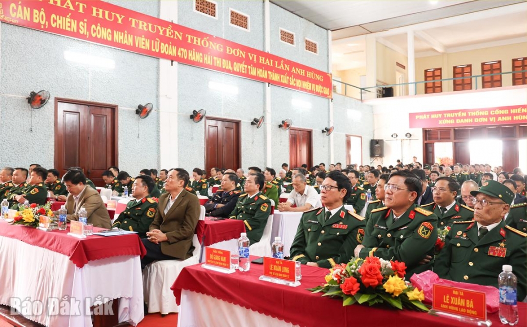 Các đại biểu dự Lễ công bố Quyết định thành lập Lữ đoàn Công binh cầu đường dự bị động viên 470.