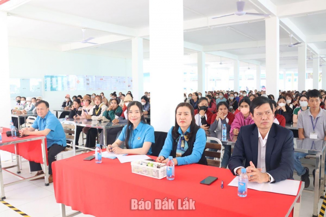 
Đại biểu tham dự tại buổi lễ.