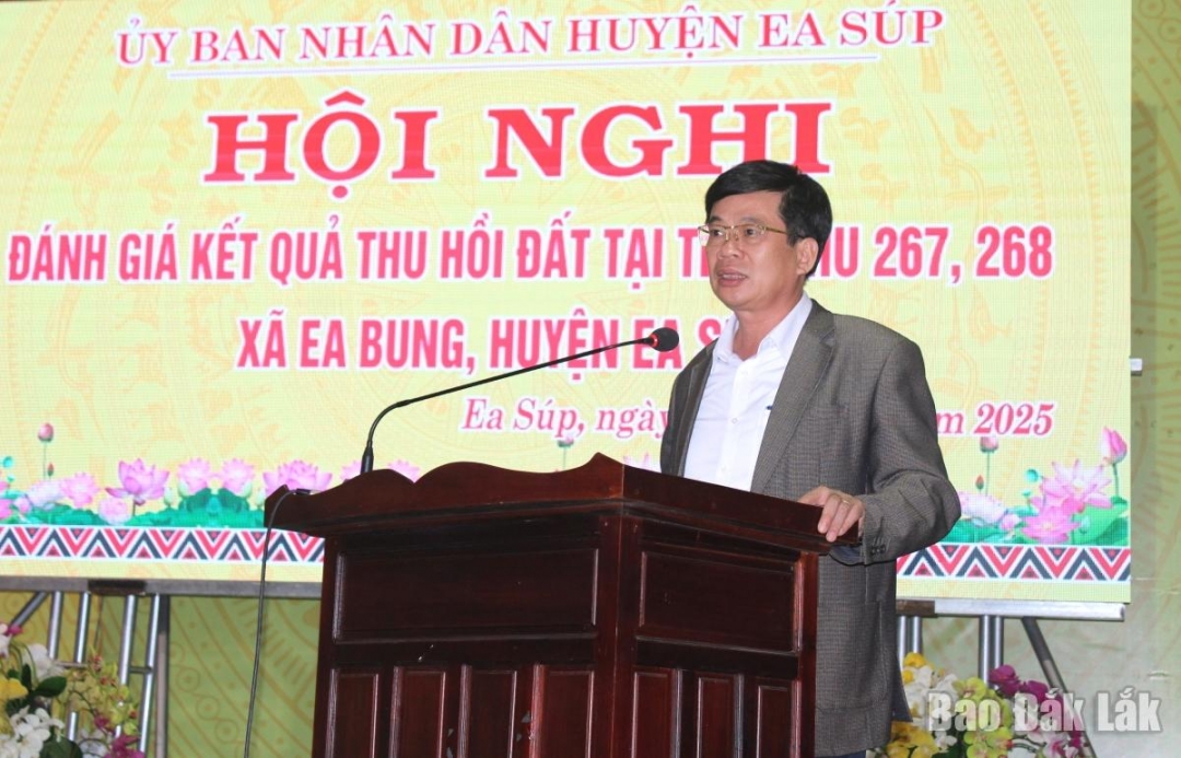 Bí thư Huyện Uỷ Ea Súp Bùi Hồng Quý phát biểu tại hội nghị.