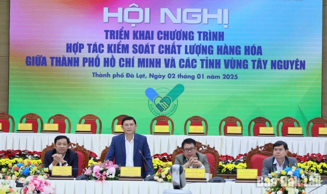 Phó Chủ tịch Thường trực UBND tỉnh Đắk Lắk Nguyễn Tuấn Hà phát biểu tại hội nghị.