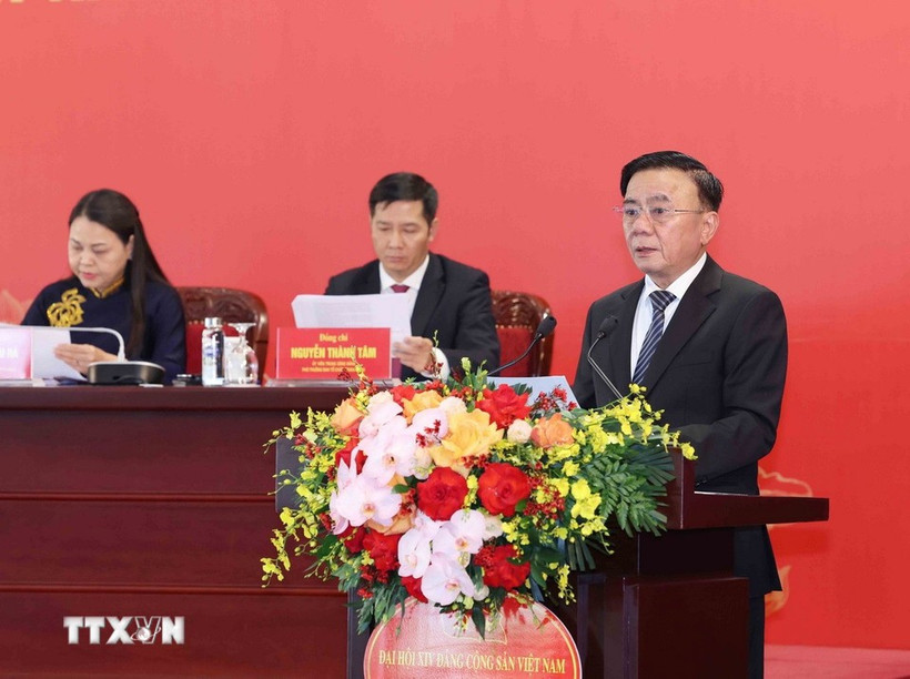 Thường trực Ban Bí thư Trần Cẩm Tú chủ trì họp báo quốc tế về Đại hội Đảng XIV. Ảnh: TTXVN