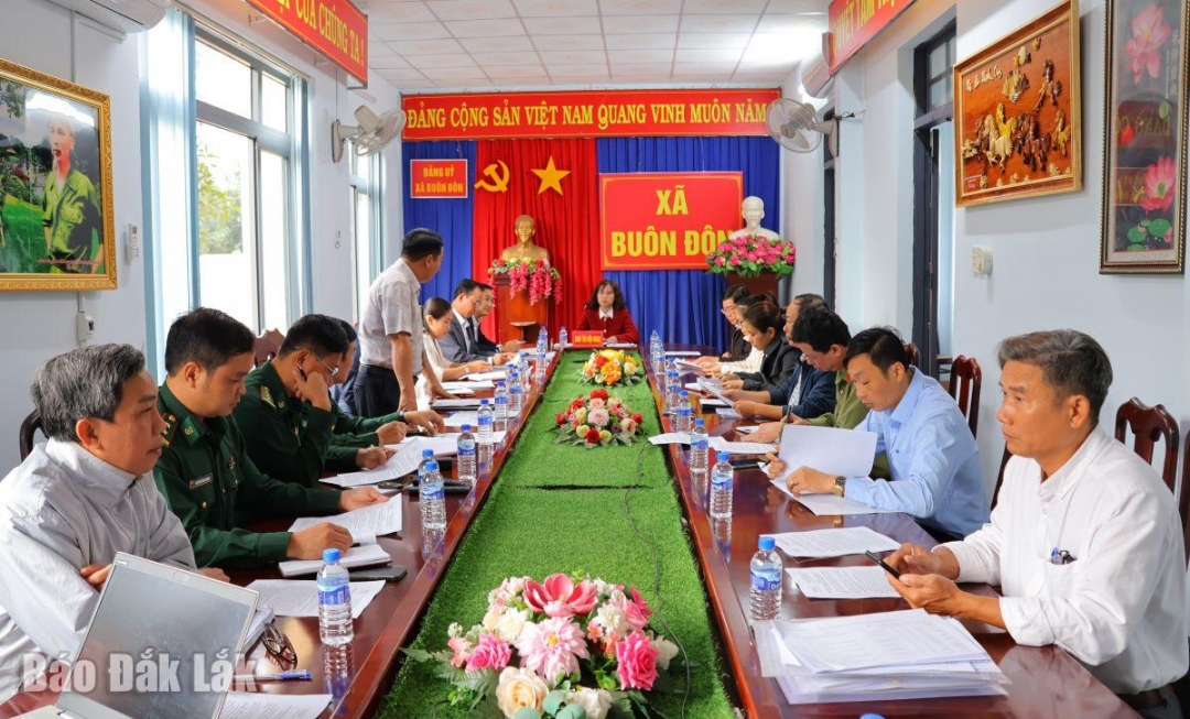 Các đại biểu tham dự buổi làm việc.