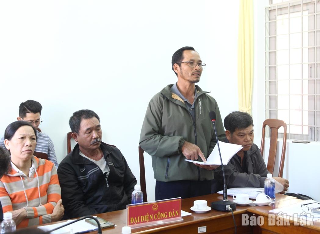 Đại diện công dân trình bày ý kiến tại buổi tiếp công dân.