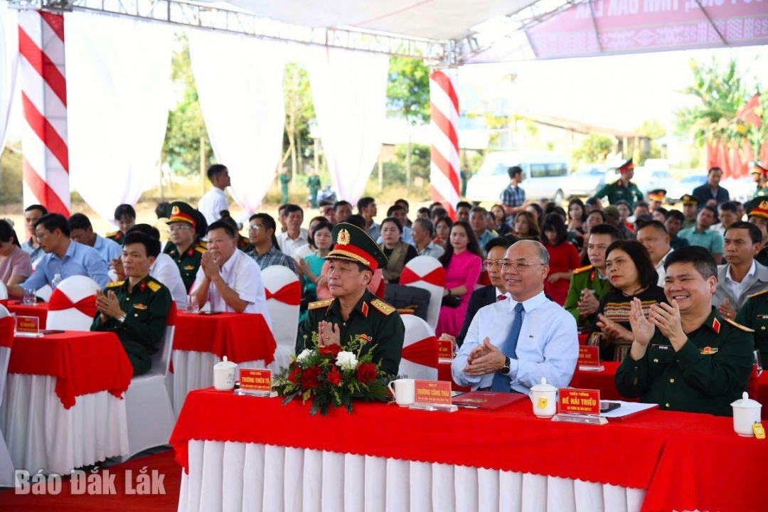 Các đại biểu tham dự lễ khởi công.