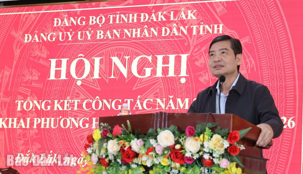 Phó Bí thư Tỉnh ủy, Bí thư Đảng ủy, Chủ tịch UBND tỉnh Tạ Anh Tuấn phát biểu khai mạc hội nghị.