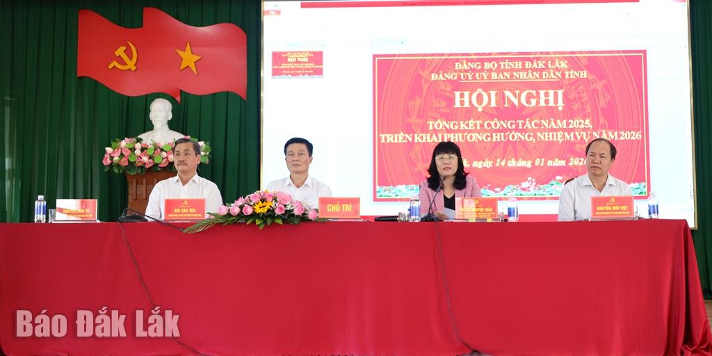 Các đồng chí lãnh đạo Đảng ủy UBND tỉnh điều hành hội nghị.