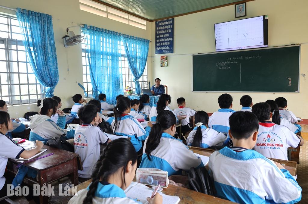 Nhiều trường học trên địa bàn tỉnh Đắk Lắk sử dụng các thiệt bị hiện đại nhắm hỗ trợ, nâng cao chất lượng dạy và học.