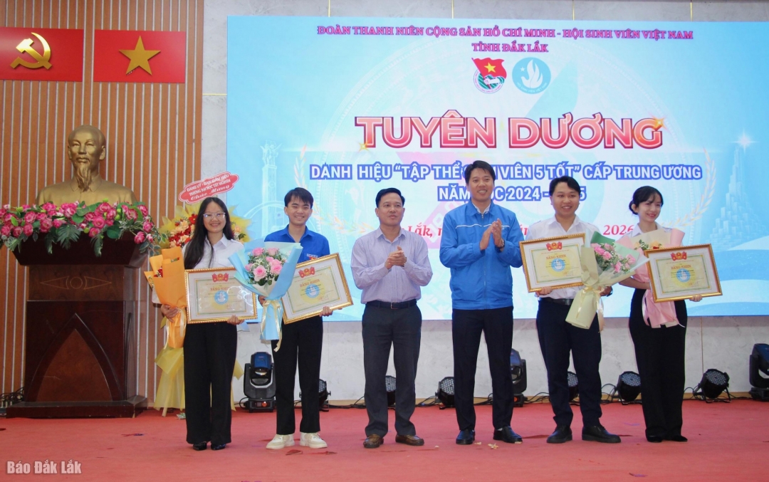 Tuyên dương các cá nhân