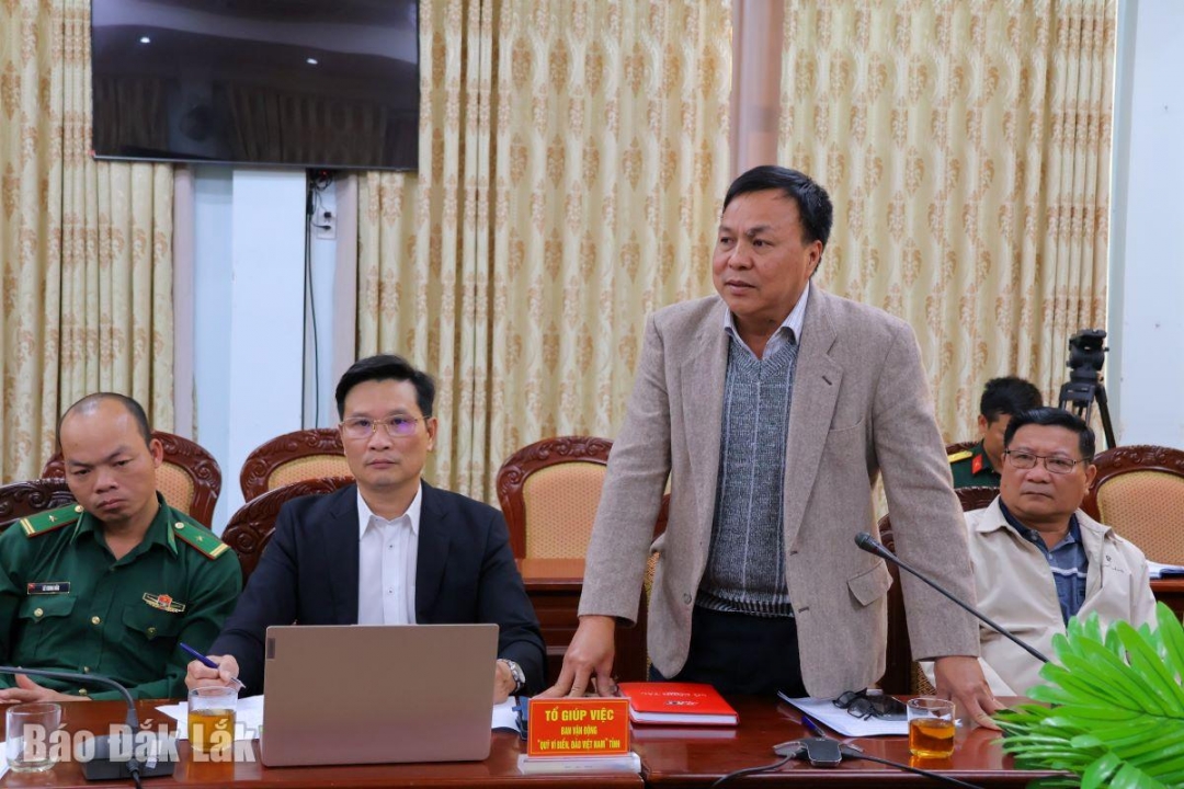 Đại diện Báo và Phát thanh, Truyền hình Đắk Lắk tham gia ý kiến tại hội nghị.
