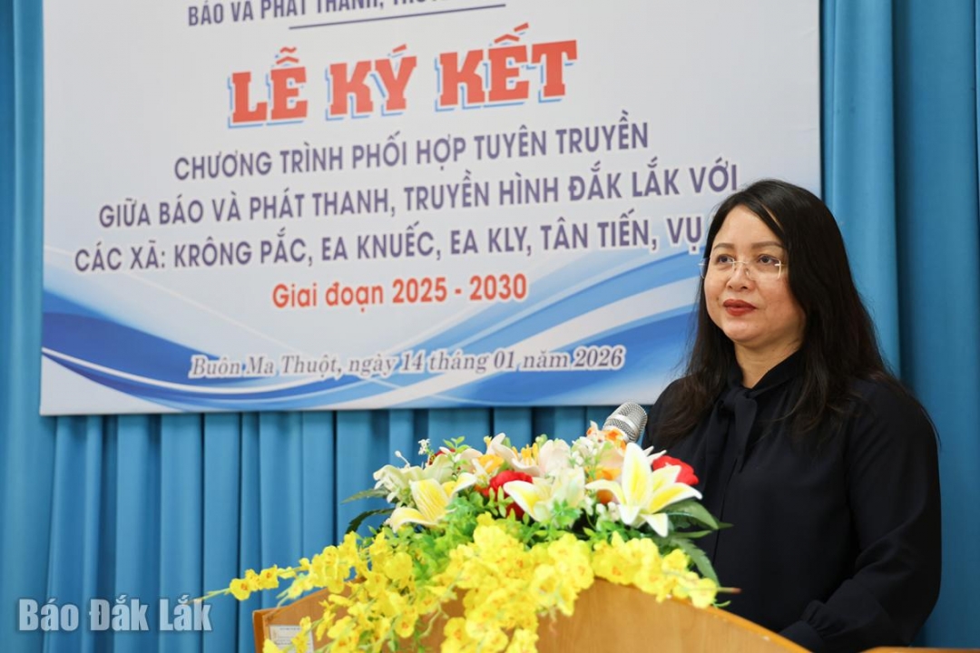 Giám đốc Báo và Phát thanh, Truyền hình Đắk Lắk Đào Phạm Hoàng Quyên phát biểu tại lễ ký kết.