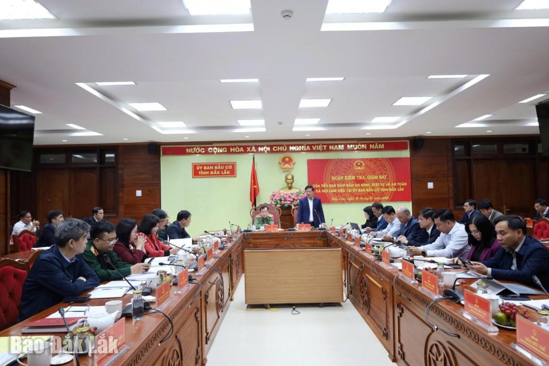 Quang cảnh buổi làm việc.