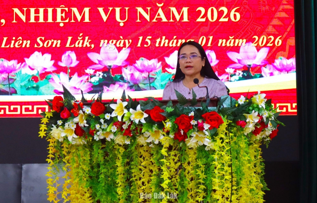 Bí thư Đảng ủy, Chủ tịch HĐND xã Đào Thị Thanh An phát biểu tại hội nghị.