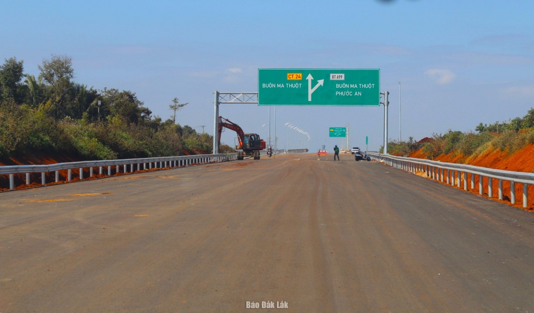 Đến thời điểm hiện tại, gói thầu xây lắp Dự án thành phần 3 thuộc Dự án cao tốc Khánh Hòa - Buôn Ma Thuột đạt khoảng 90% khối lượng.