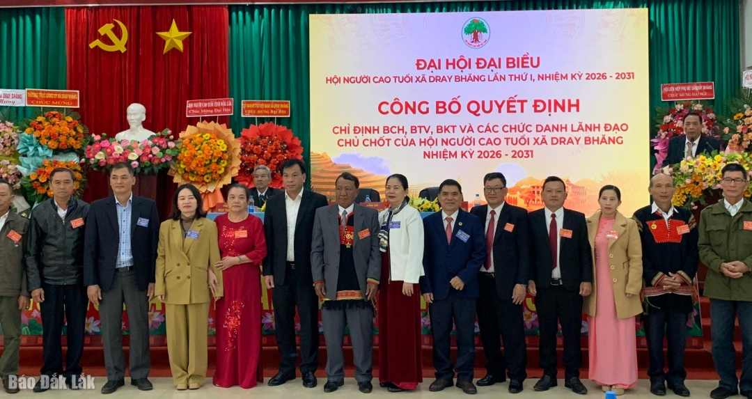 BCH Hội NCT xã Dray Bhăng ra mắt tại đại hội