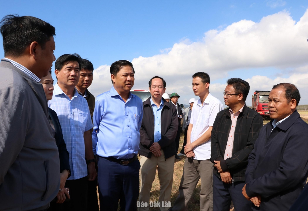 Bí thư Tỉnh ủy Lương Nguyễn Minh Triết nghe báo cáo công tác chuẩn bị bầu cử đại biểu Quốc hội khóa XVI và đại biểu HĐND các cấp, nhiệm kỳ 2026 - 2031 trên địa bàn xã Cư Yang và xã Krông Á.