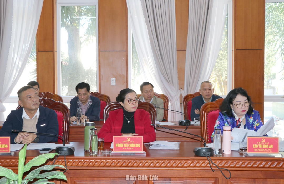 Các đồng chí Thường trực Tỉnh ủy dự hội nghị.