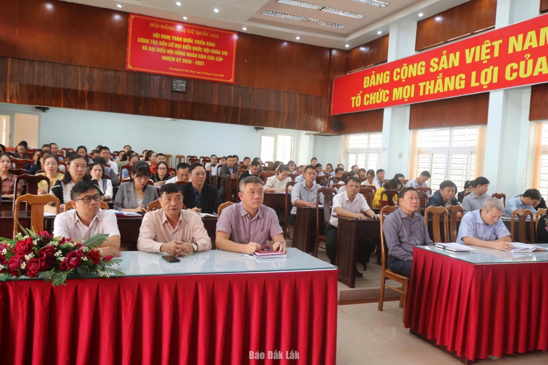 Các đại biểu dự hội nghị.