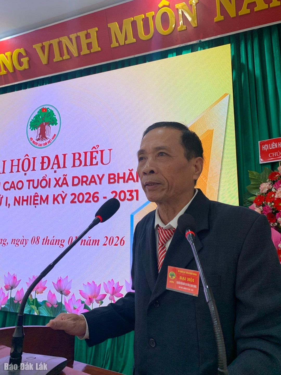 Chủ tịch Hội NCT xã Dray Bhăng Nguyễn Hồng Khanh phát biểu khai mạc đại hội