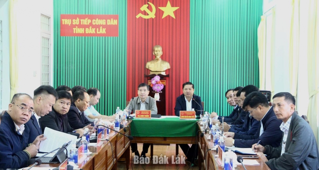 Đồng chí Bí thư Tỉnh ủy và đồng chí Chủ tịch UBND tỉnh chủ trì buổi tiếp công dân.