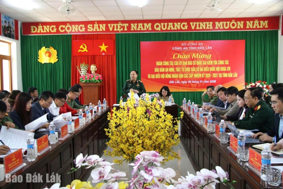 Trung tướng Trần Đức Thuận, Phó Chủ nhiệm Ủy ban Quốc phòng, An ninh và Đối ngoại của Quốc hội phát biểu kết luận.