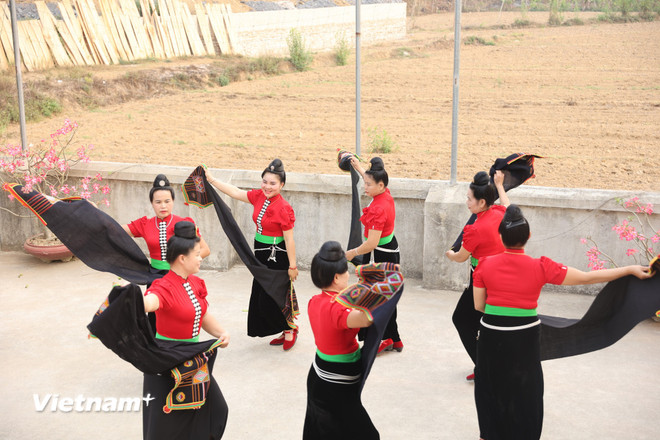 Phụ nữ Thái ở tỉnh Điện Biên tích cực bảo tồn văn hóa dân tộc. Ảnh: Vietnam+