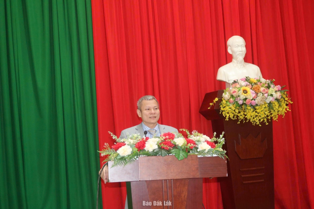 Trưởng ban Xây dựng Đảng phường Buôn Ma Thuột Nguyễn Trinh Đạt phát biểu tại lớp bồi dưỡng.