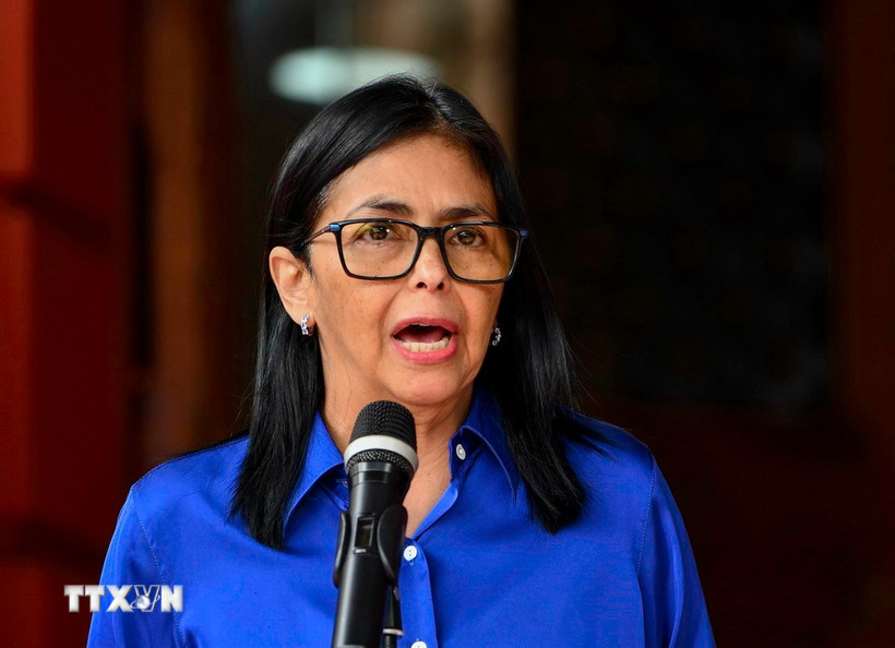 Tổng thống lâm thời Venezuela Delcy Rodriguez phát biểu tại cuộc họp báo ở Caracas, Venezuela. Ảnh: TTXVN
