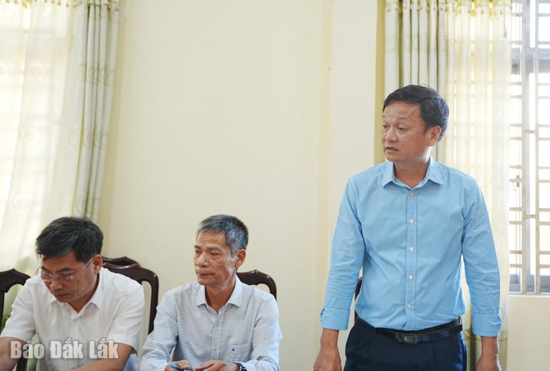 Đồng chí Vũ Văn Hưng, Bí thư Đảng ủy, Chủ tịch HĐND phường Tân Lập báo cáo thêm một số nội dung về công tác bầu cử trên địa bàn.