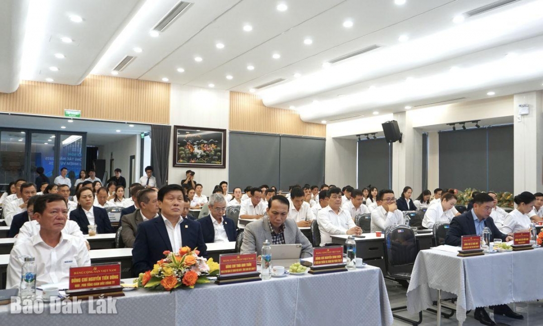 Các đại biểu tham dự hội nghị.