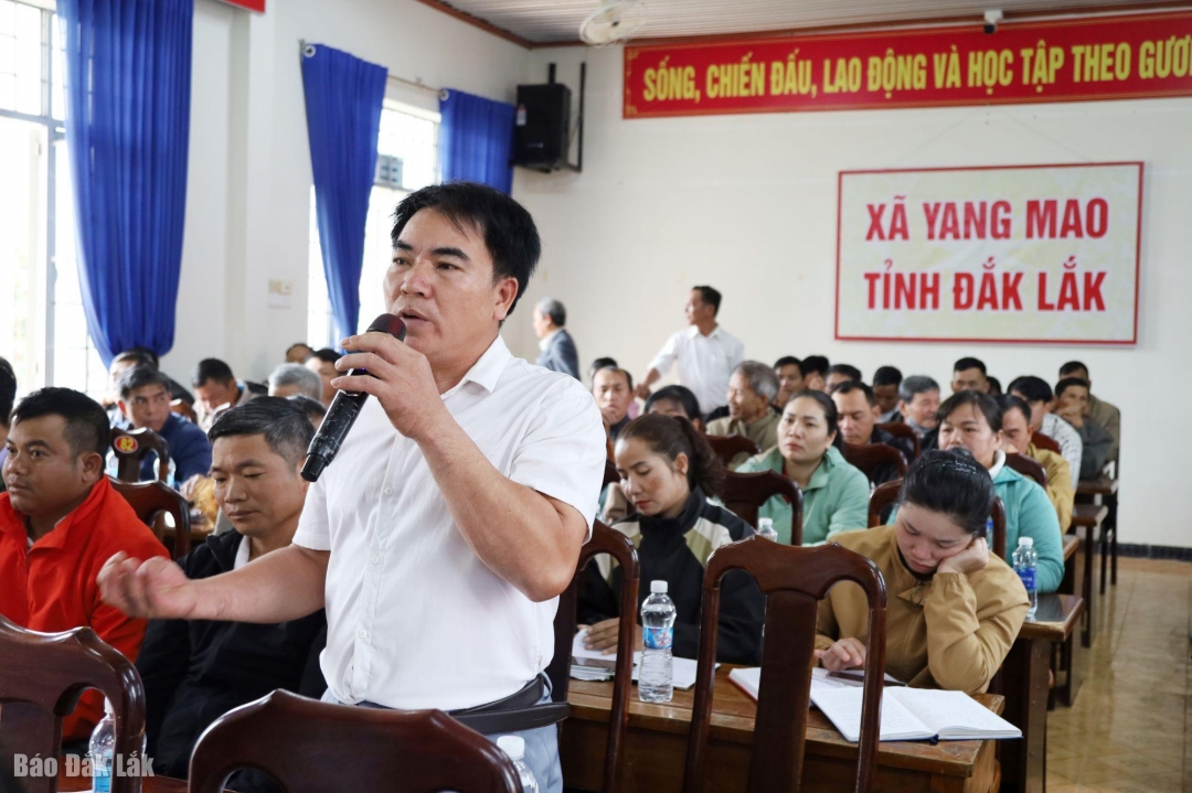 Cử tri Trần Duy Bạo ở thôn Ea Lưới, xã Yang Mao nêu kiến nghị.