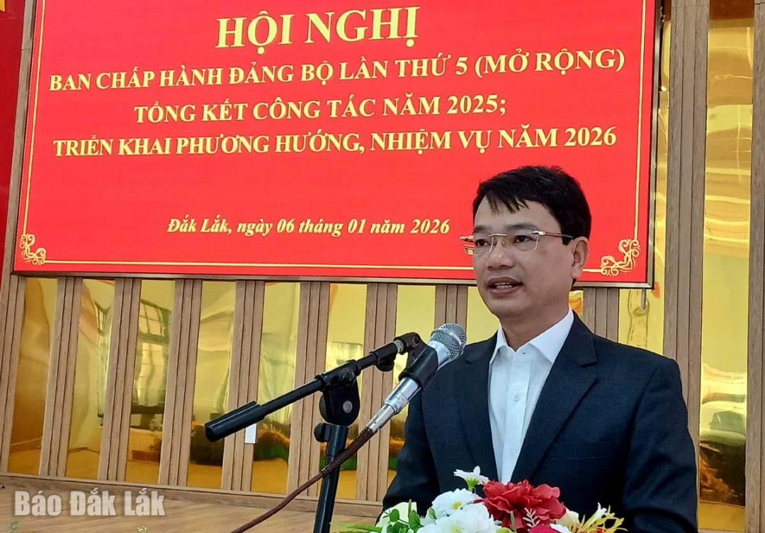 Bí thư Đảng ủy, Chủ tịch UBND phường Ea Kao Đặng Gia Duẩn